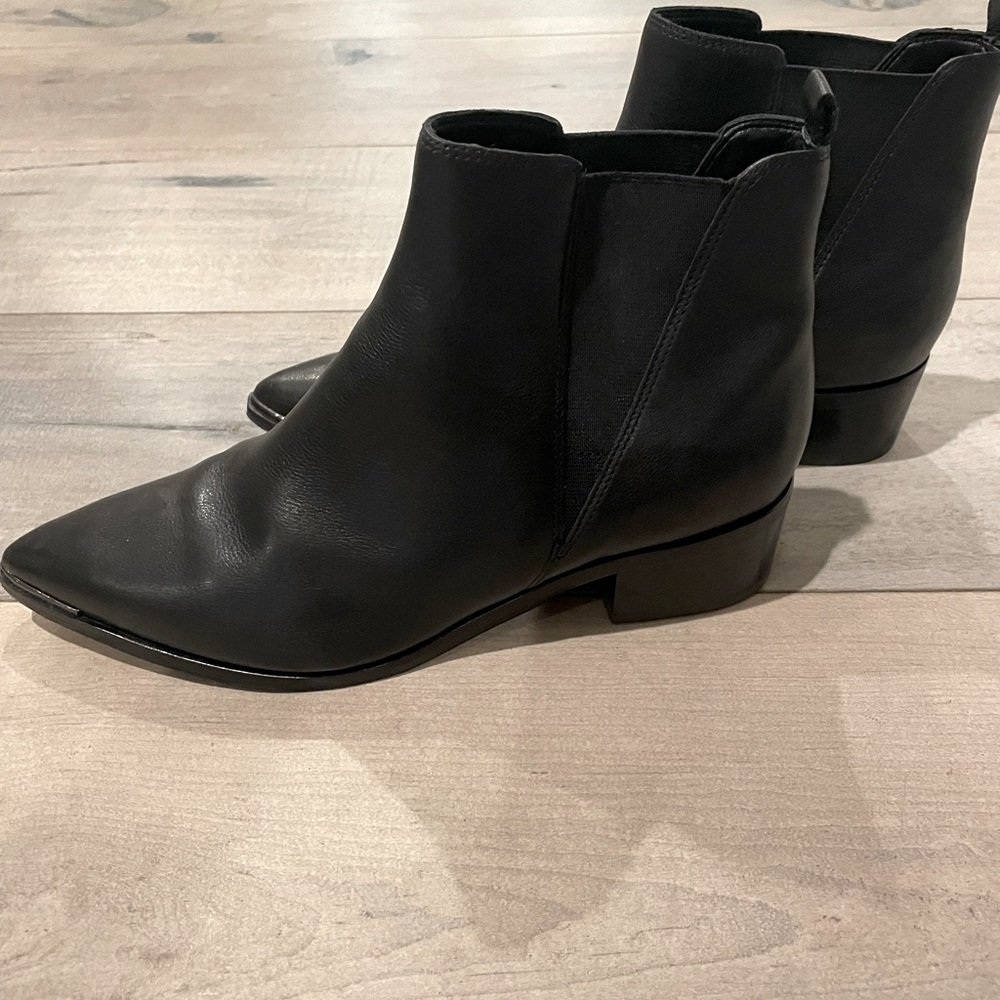 Marc Fisher LTD Yale Chelsea Boot (size 8.5)
